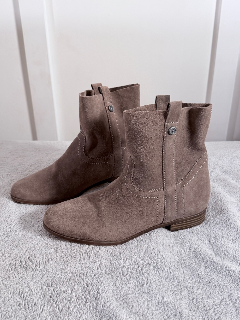Frye & Co. Sarah Shortie brown Suede Ankle Boots Taupe Elephant Size 7 booties
